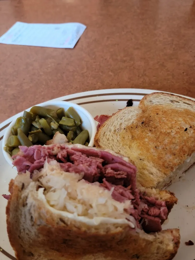 Reuben Sandwich with Green Beans